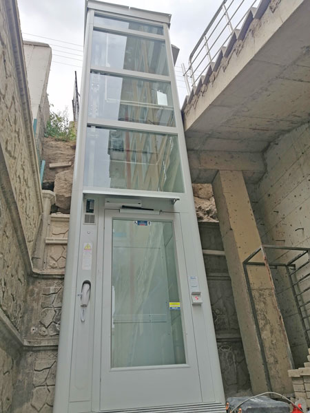 vidalı kapalı tip dikey kaldırma platformu