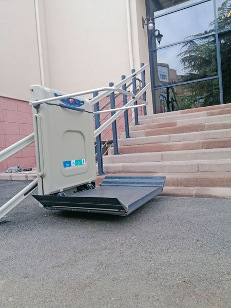 platform tipi tekerlekli sandalye asansörleri