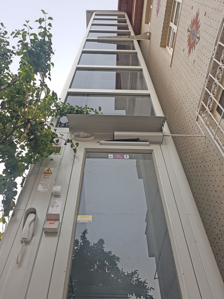 yaşlı asansör