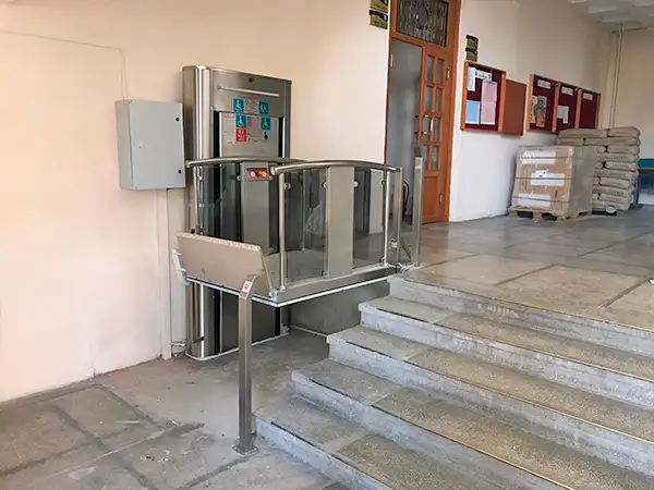 iç mekan açık tip engelli platformu
