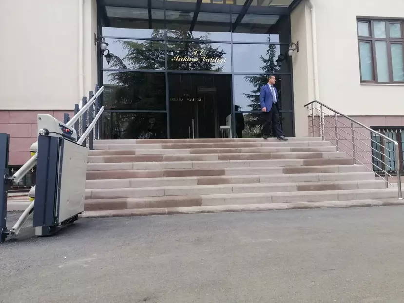 elektrikli merdiven asansörü