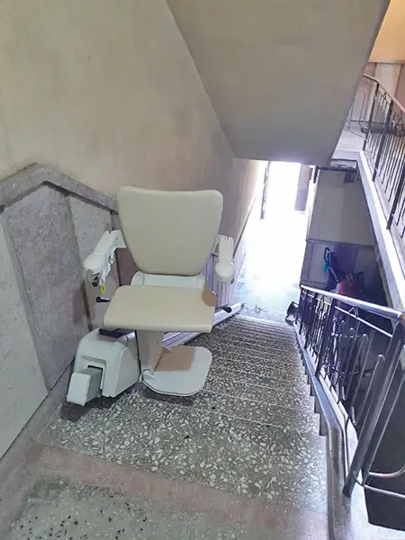 apartman içi merdiven asansörleri