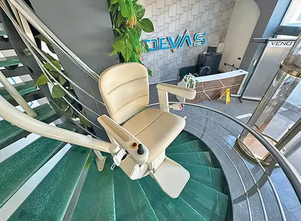 kavisli merdiven asansörü