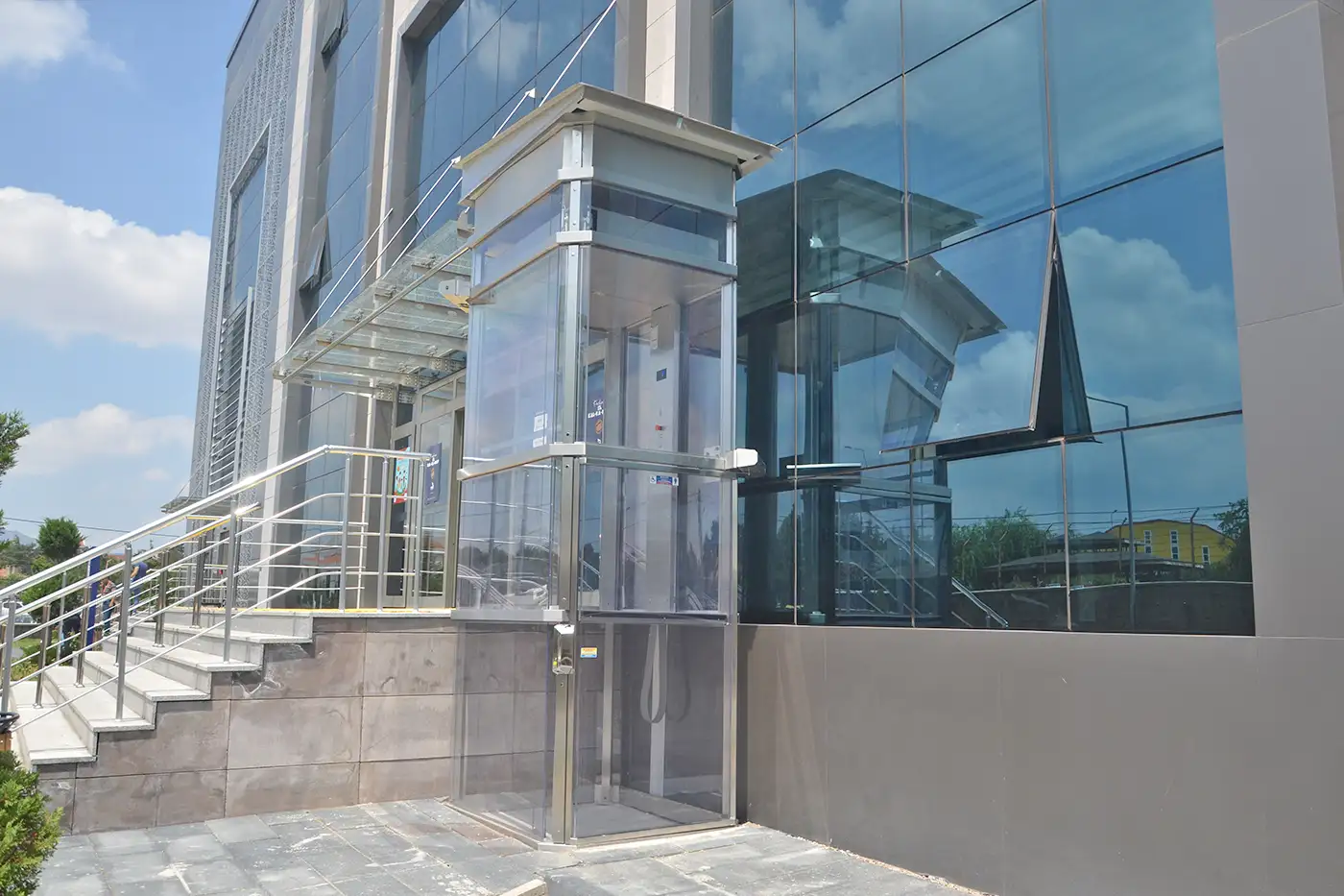 Galvanizli ray sistemli Octalift dış cephe montaj detayı